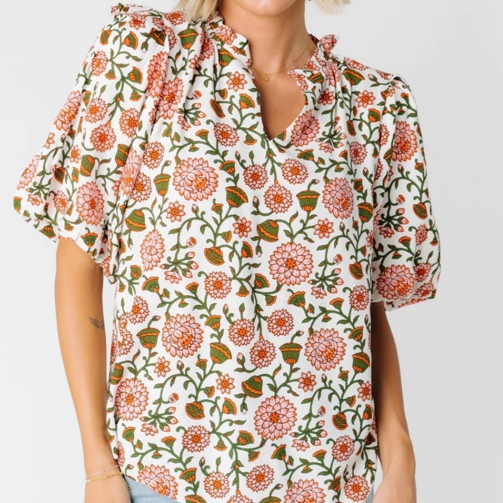 CITRUS Scarlett print top size small v-neck ruffle collar raglan balloon sleeves